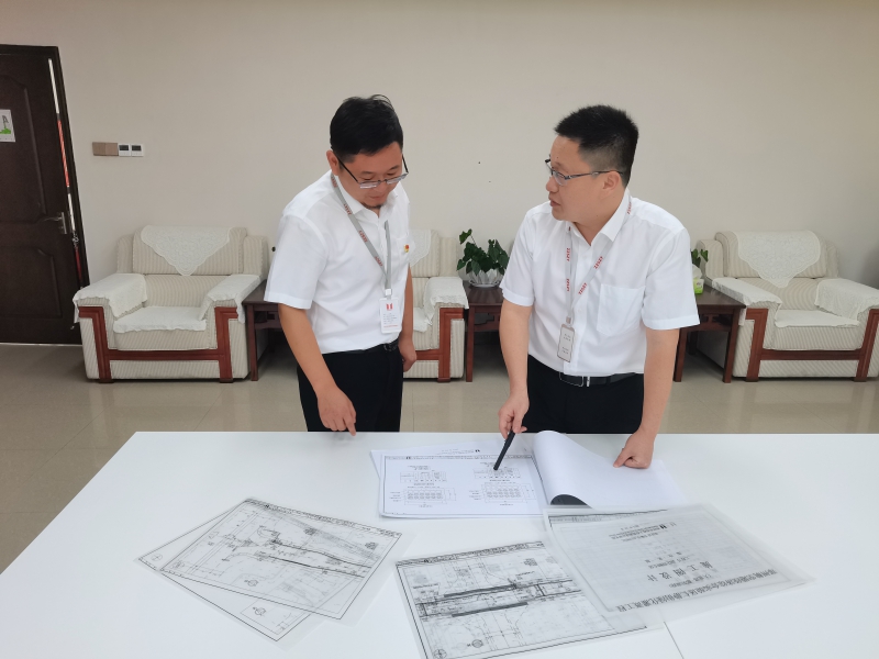 工作照1.jpg 工作照1.jpg